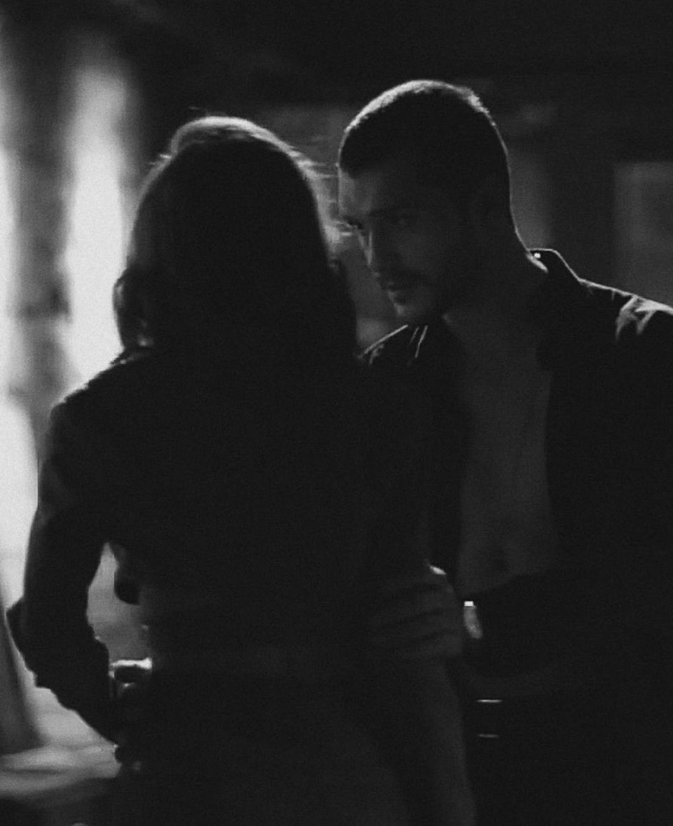 Sevgiyi gerçek kılan şey mücadeledir
Sevdiklerini kadere bırakmazsın