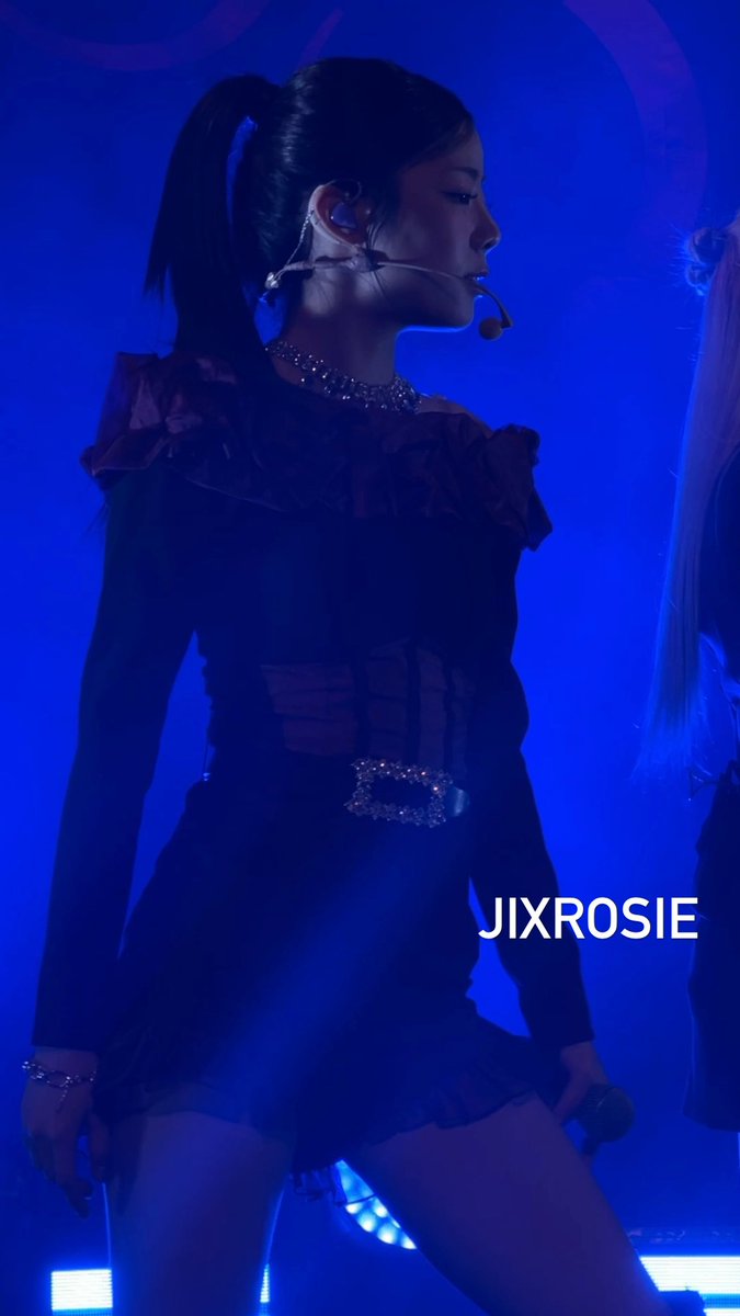 jixrosie's tweet photo. goeun is GORGEOUS 

#PURPLE_KISS #PURPLE_KISS_IN_NEWYORK #PURPLE_KISS_THE_FESTA_TOUR #NAGOEUN https://t.co/huA59q8SbR