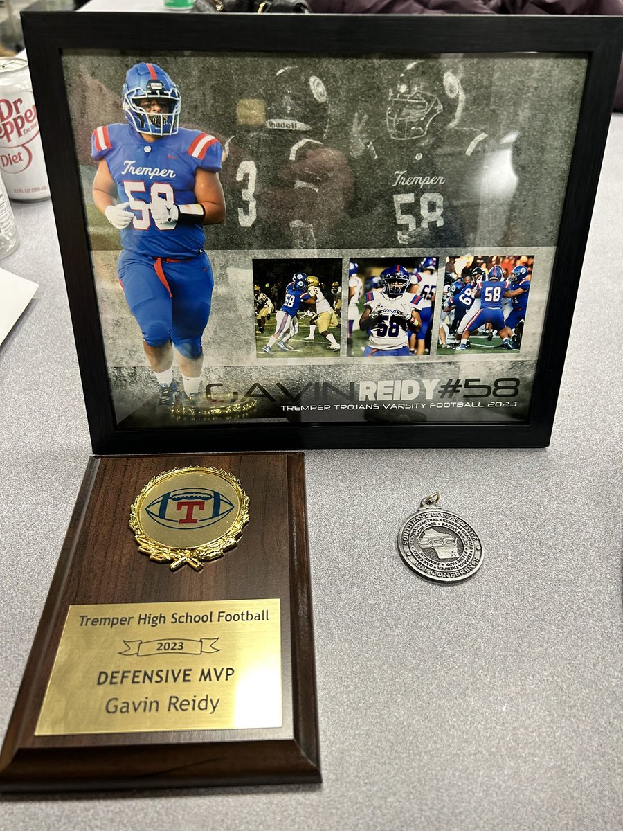 GavinReidy1104's tweet photo. Blessed to receive SEC Second team All-Conference DL and Tremper Defensive Player of the year. Thankful for all of my coaches and teammates. @CoachAndersen2 @CoachHilton_ https://t.co/tZyLQNj65g