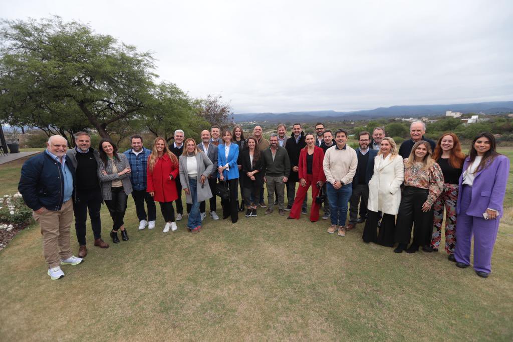 Participé del #AlmuerzoCEOs de la Fundación <a href="/UVITEC/">Fundación UVITEC</a>, que reunió a las organizaciones más influyentes de #Córdoba. Un encuentro enriquecedor para identificar oportunidades, desafíos comunes y posibles soluciones para impulsar el crecimiento y la transformación empresarial.
