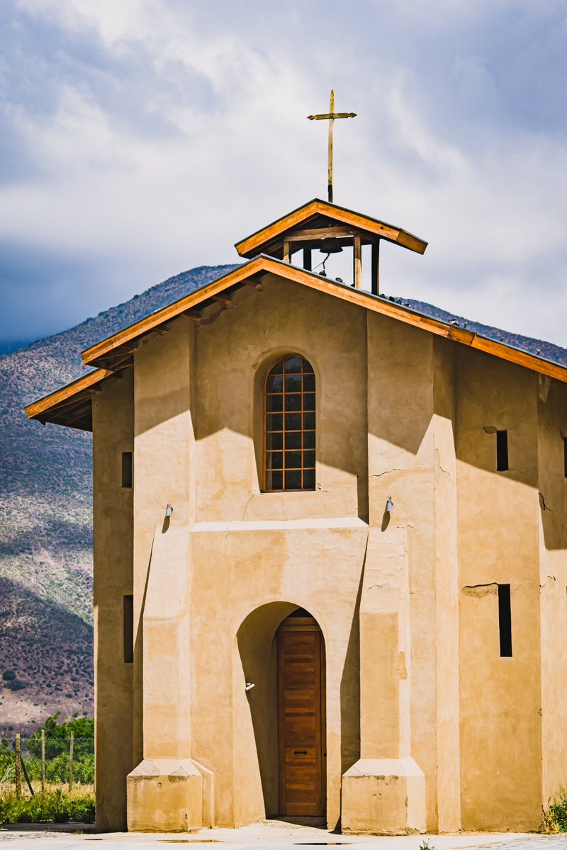 Angelo_Perez_C's tweet photo. La Capilla de Lo Vicuña es un templo católico ubicado en Lo Vicuña, a 3 km al noroeste de la ciudad de Putaendo, Reg de Valparaíso, Chile. Fue construida entre los años 1839 y 1880 como capilla de la Hacienda Lo Vicuña. Fue declarada Monumento Nacional de Chile, en el año 2008. https://t.co/dBlaAlMbab