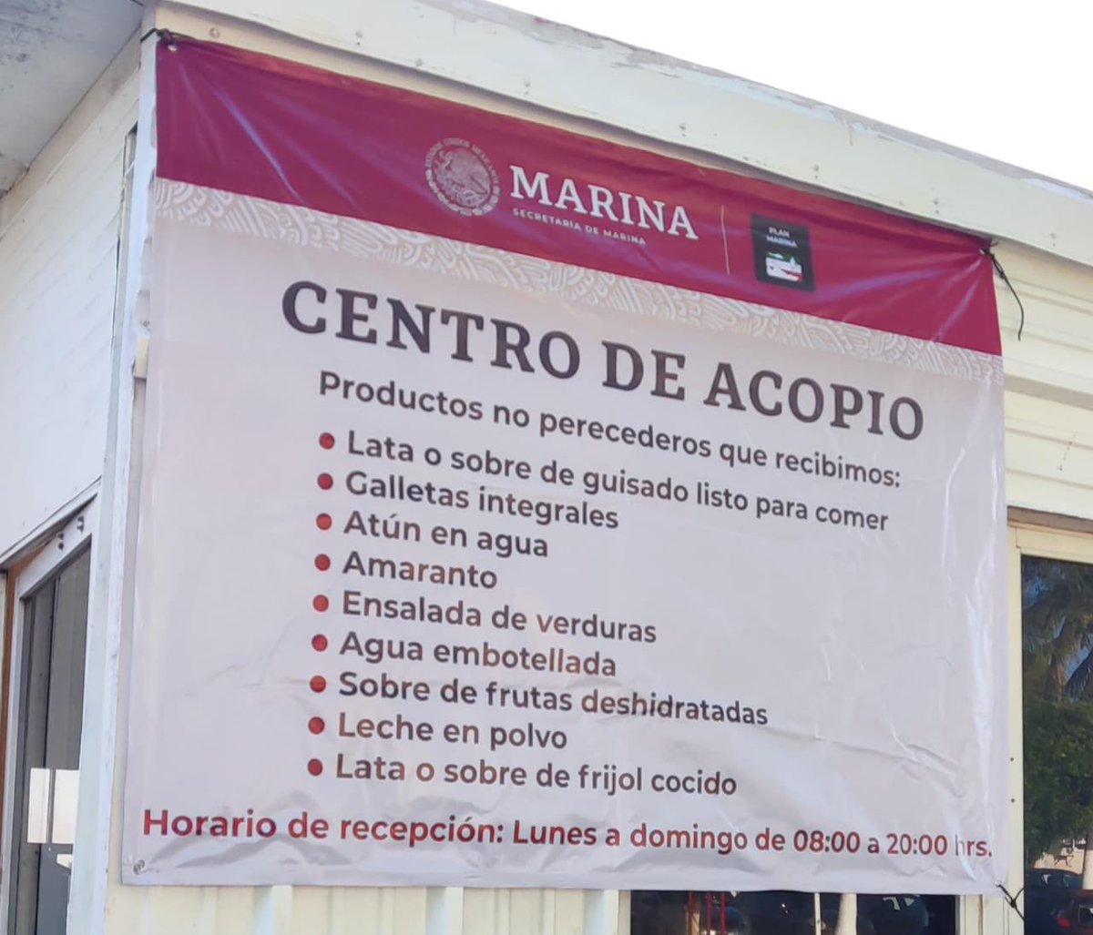 Arysval1's tweet photo. 📍MAZATLÁN 

La Octava Región Naval está operando como centro de acopio para ayudar a Acapulco!! 
Cualquier ayuda es buena https://t.co/YPbV6mOIhh