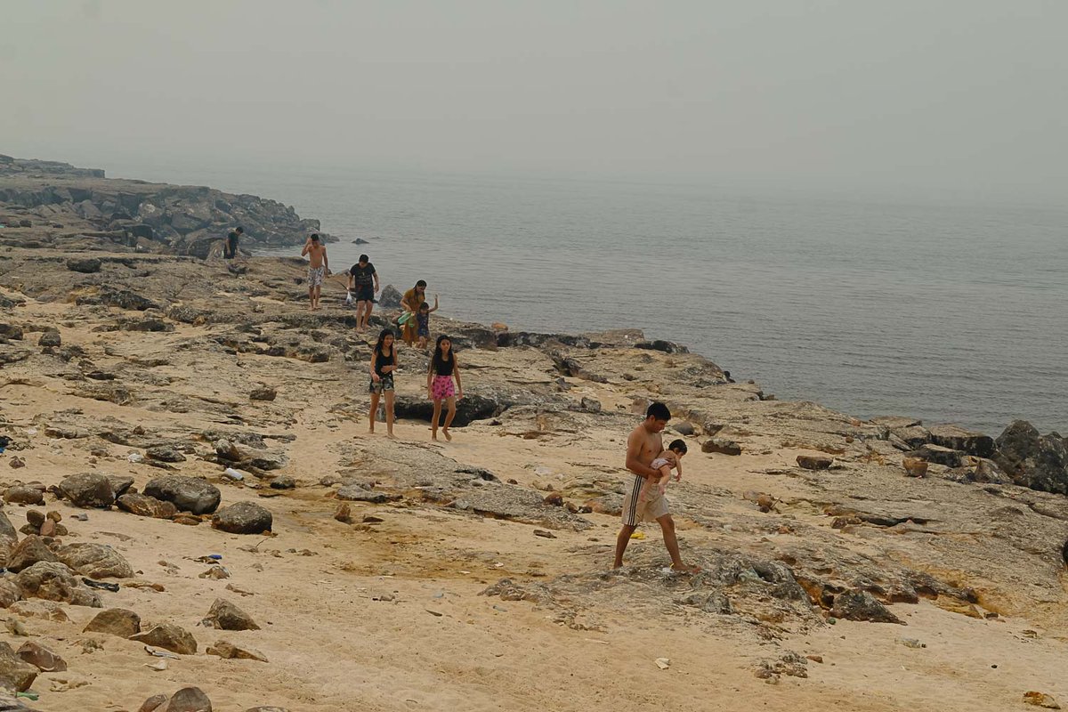 Neste artigo, jovens indígenas do alto rio Negro analisam os petroglifos presentes na margem esquerda do rio, em Manaus. Para eles, estes são  locais de história dos ancestrais e conhecimento deste a emersão da humanidade e requerem respeito e proteção...
 amazoniareal.com.br/gravuras-e-cos…