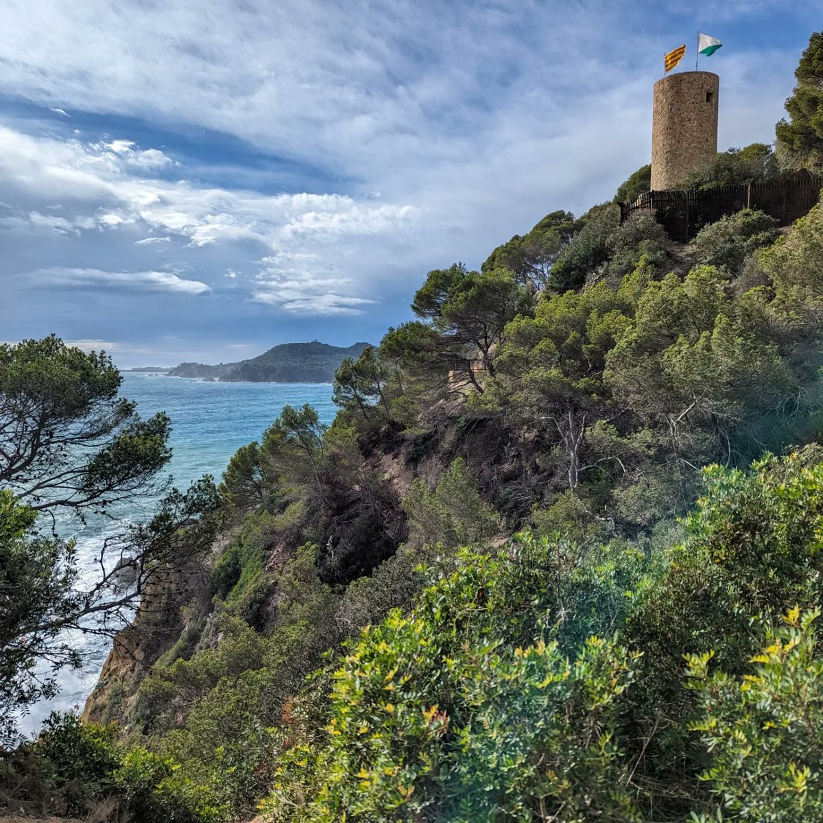 ZinvolReizen's tweet photo. Vandaag aangekomen in Lloret de Mar.
Vanaf hier ga ik morgen wandelen op de GR92 - de Camino de Ronda 🙏
#Caminoderonda #lloretdemar #spanje #catalunya https://t.co/yEVadnXhbk