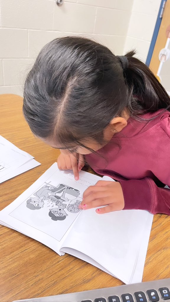 _ABolton_'s tweet photo. Faces my students made today after reading their decodable books independently! These first graders are SOARING ✈️ through OG!
⭐️Intervention with intention has influence! 
#MaximizeMTSS #WEareRTE https://t.co/uOPl2tVTsj