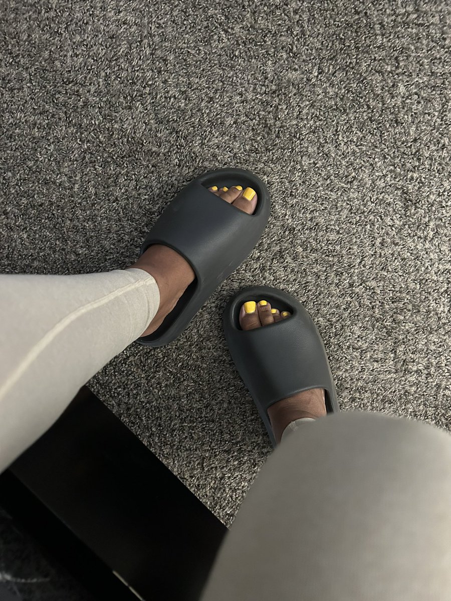 BeautifulNeca's tweet photo. Pretty right? #feetfinder #feet_pic #Feet #YellowToes #feetpicsforsales #feetnation #feetnation https://t.co/QYu3DYjhp4