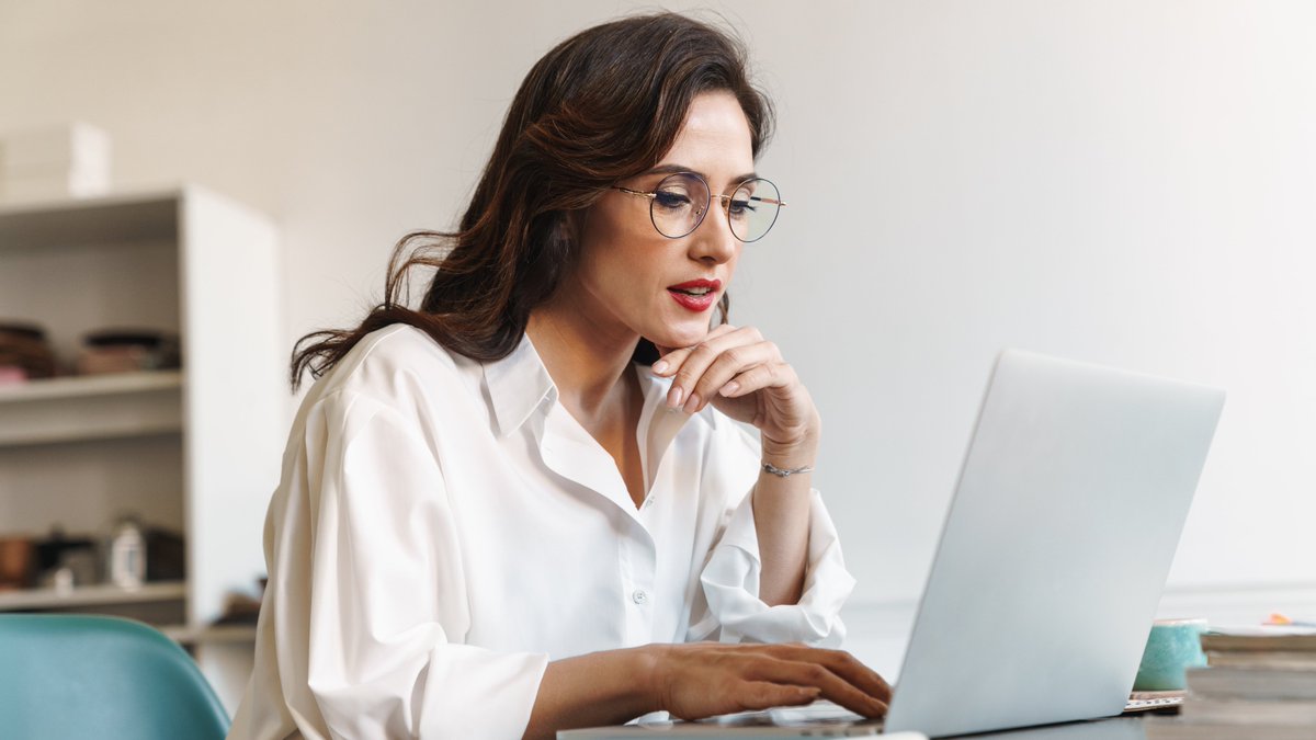 ArmadaWorkforce's tweet image. What’s a Personal Brand? It&apos;s the essence of YOU - a mix of your skills, experiences, and personality. It’s about presenting the authentic you to the world, not just a list of qualifications. Read more: bit.ly/3QLbEzC
#ArmadaWorkforce #PersonalBrand