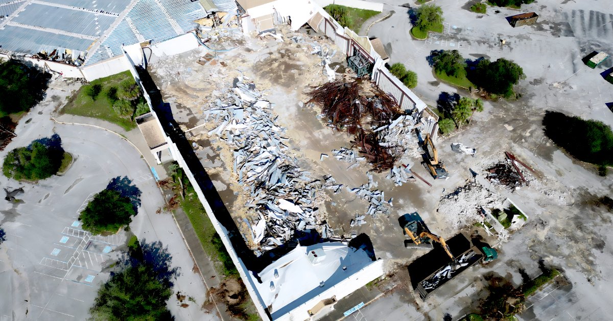 kimminscontract's tweet photo. Our experts are taking on the challenge of this massive 40,000-plus sq. ft. mall in Crystal River. 👷‍♀️ Every inch of concrete and asphalt from the site will be carefully crushed and recycled. It's our effort for a greener tomorrow! ​🌎
#Kimmins100 #Demolition #CivilConstruction https://t.co/MaSJQcSDwb