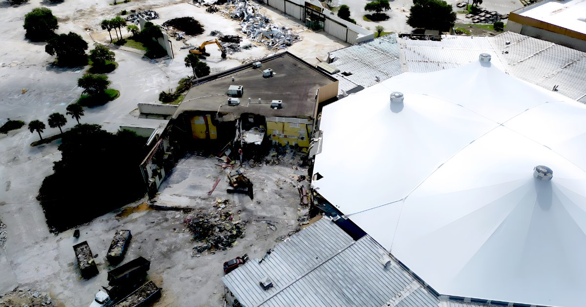 kimminscontract's tweet photo. Our experts are taking on the challenge of this massive 40,000-plus sq. ft. mall in Crystal River. 👷‍♀️ Every inch of concrete and asphalt from the site will be carefully crushed and recycled. It's our effort for a greener tomorrow! ​🌎
#Kimmins100 #Demolition #CivilConstruction https://t.co/MaSJQcSDwb