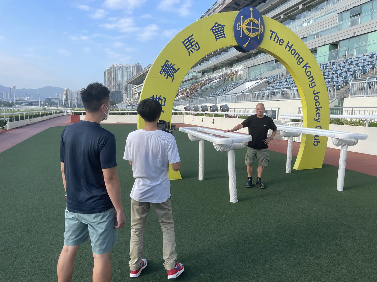 NJC_Commentator's tweet photo. A big weekend for one of the real nice guys of @HKJC_Racing this weekend
@SuperSunnySing | #ChrisSo https://t.co/UxGas6XnlR