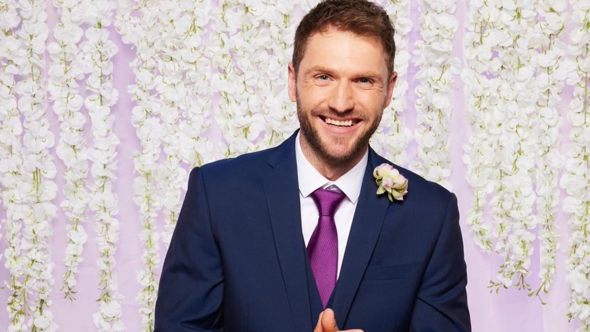 emilyroseon's tweet photo. From I love you at the end of his vows to the OK BYE and being dismissive to Laura’s shitty friends, Arthur has gone up in my ratings. He’s so unintentionally funny, he’s grown on me a lot I can’t stop laughing #MAFSUK https://t.co/i8tJQe2VgI