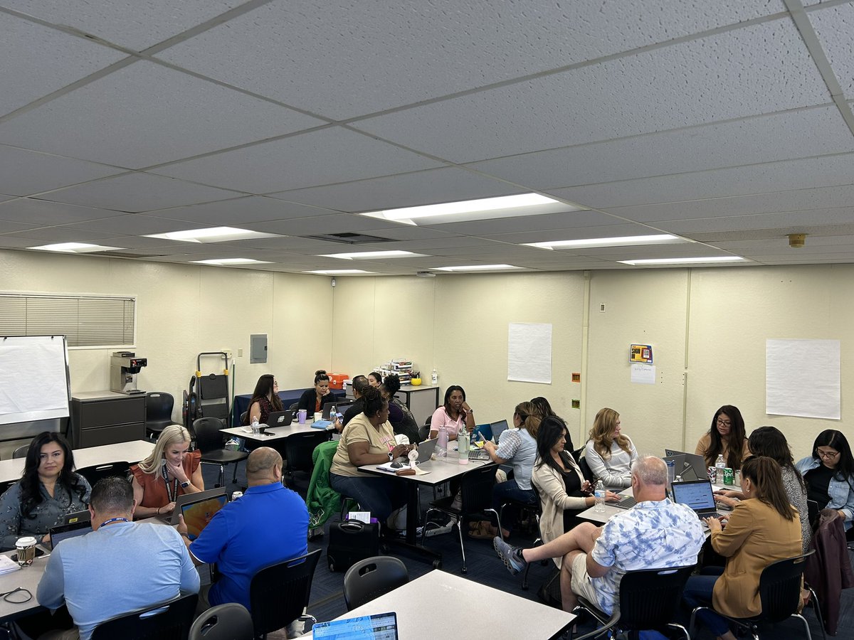 MooneyEdD's tweet photo. 🎉Exciting news! 🎉CJUSD HS counselors working together to empower and uplift our students. 🤝💪🏻💛💙Student success is their priority! #hatchings @DrFrankMiranda @CJUSDESD https://t.co/h4rMnCozzP
