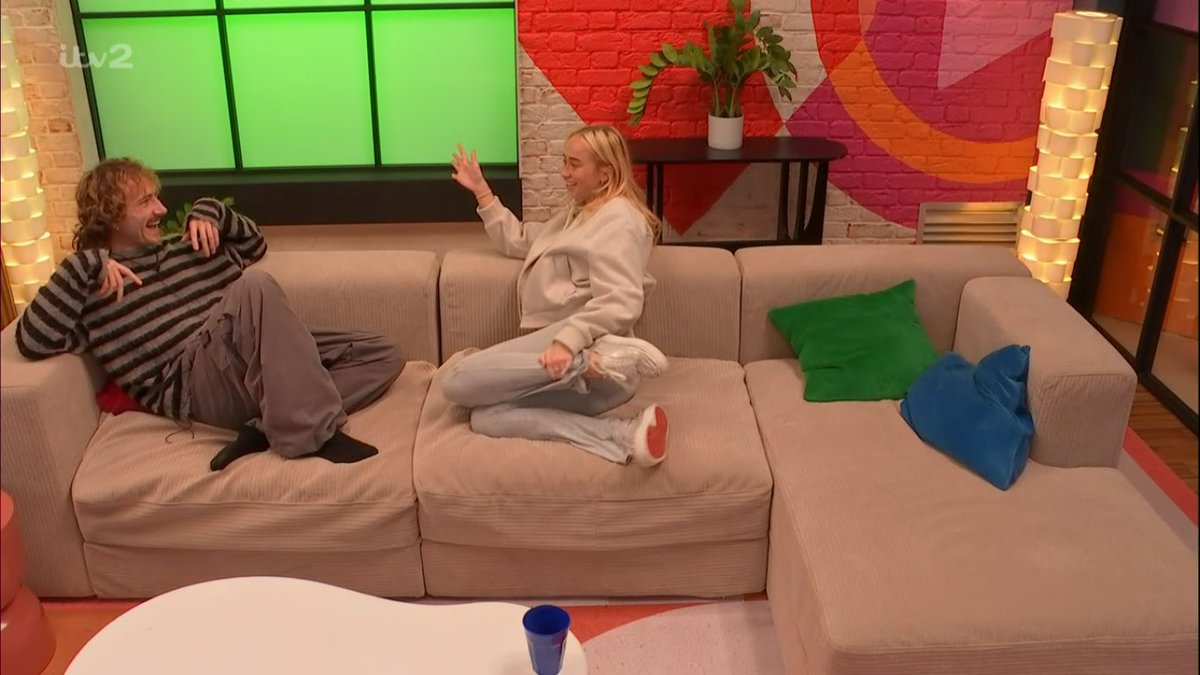 AndyGibsonTV's tweet photo. MATTY chose OLIVIA despite nominating her every week to talk about nominations.
Matty having his arm around Olivia like he's her friend is total bullshit.
What kind of game play is this?
#BBUK #BigBrother #BigBrotherUK #BBMatty #BBOlivia https://t.co/yfODETSPQP