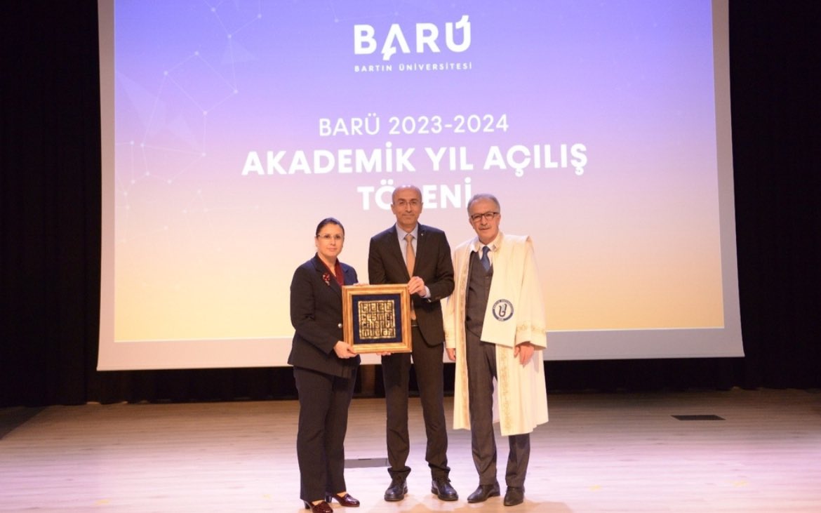 Bartın Üniversitesi (BARÜ) 2023-2024 Akademik Yılı Açılış Töreni, TÜBİTAK TEYDEB Başkanı Mehmet Aslan’ın ‘Açılış Dersi’ ile gerçekleştirildi.

🔗 w3.bartin.edu.tr/haberler/baru-…