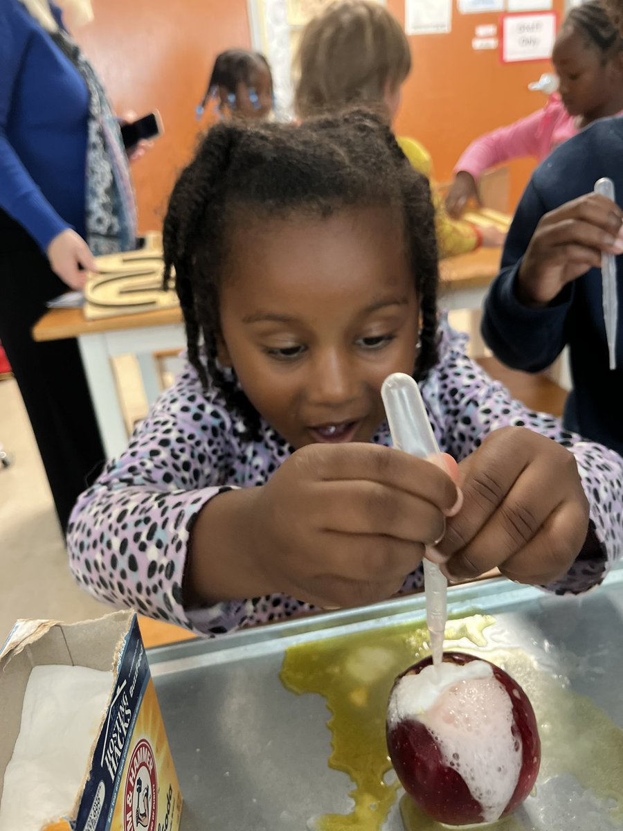 RCPS_EarlyLearn's tweet image. Fall Activity:
Apple fizz
#science #fizz #simplescience #AfterSchoolClub #afterschool #pat #dph