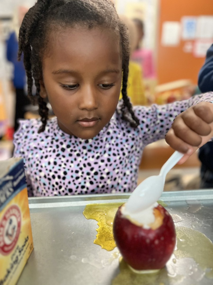 RCPS_EarlyLearn's tweet image. Fall Activity:
Apple fizz
#science #fizz #simplescience #AfterSchoolClub #afterschool #pat #dph