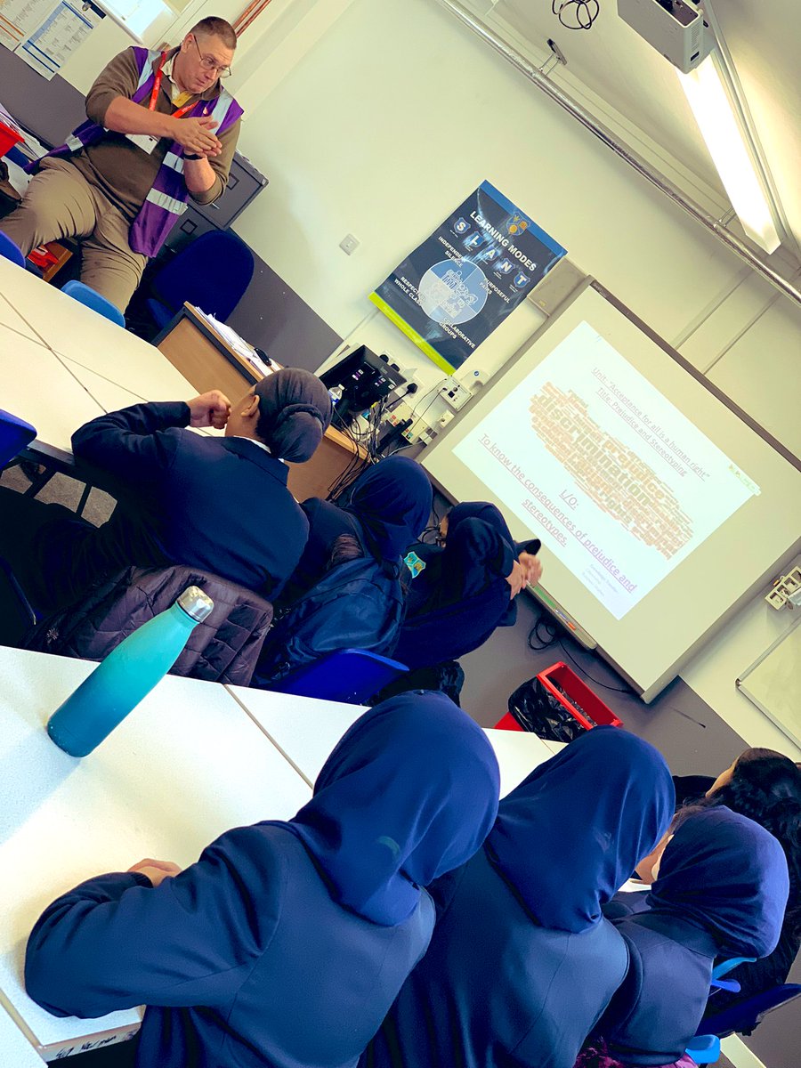 In our Gardening Club today we had the pleasure of having the wonderful Kevin Poulton join us. He delivered a session where our pupils had the opportunity to discuss the importance of: Seasons☀️⛈️❄️🍁 Planting 🌱🥦🍐 Gardening 🏡 Looking forward to seeing what our garden grows!