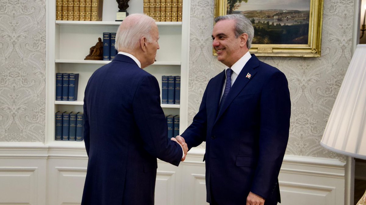SIN24Horas's tweet photo. Abinader a Biden: "El pueblo dominicano es tu amigo, socio y aliado". #NoticiasSIN #Abinder #Biden 

Más detalles en nuestro periódico https://t.co/Ovpz0o2vQa

 https://t.co/NdFDGKDZul https://t.co/BvSduCgDCy