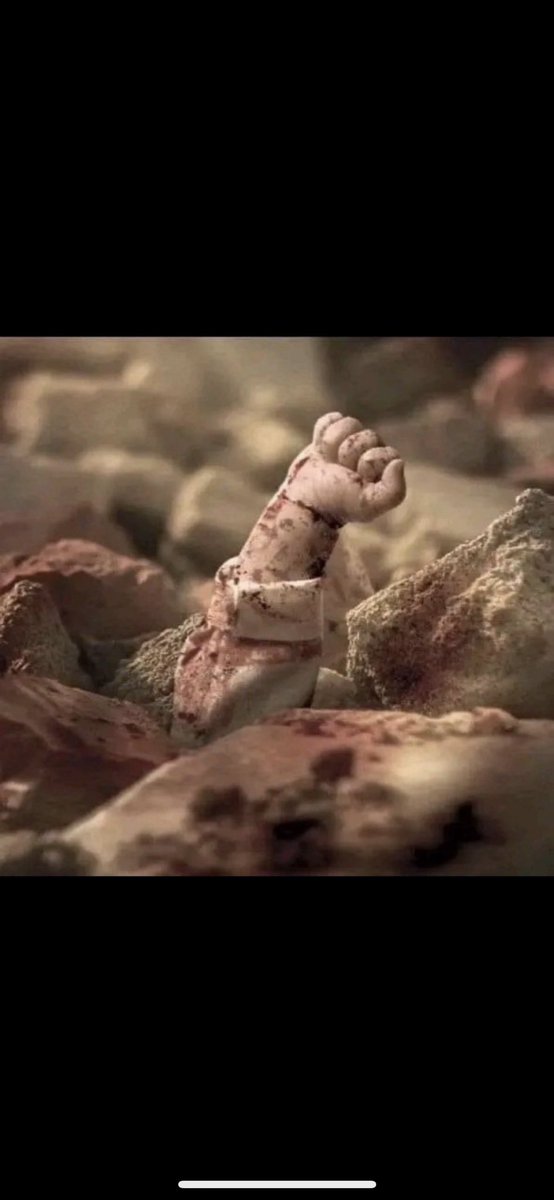 Allah’ım.!
Bizler bu zulmü yapan zalimlerden,
Bu zalimlere destek veren hainlerden,
Bu zalimlere sessiz kalan şeytanlardan, etimizle, kemiğimizle, dinimizle, imanımızla, ahlakımızla ve vicdanımızla beriyiz.. Bu zalimleri, bu hainleri ve bu dilsiz şeytanları sana şikayet ediyoruz.