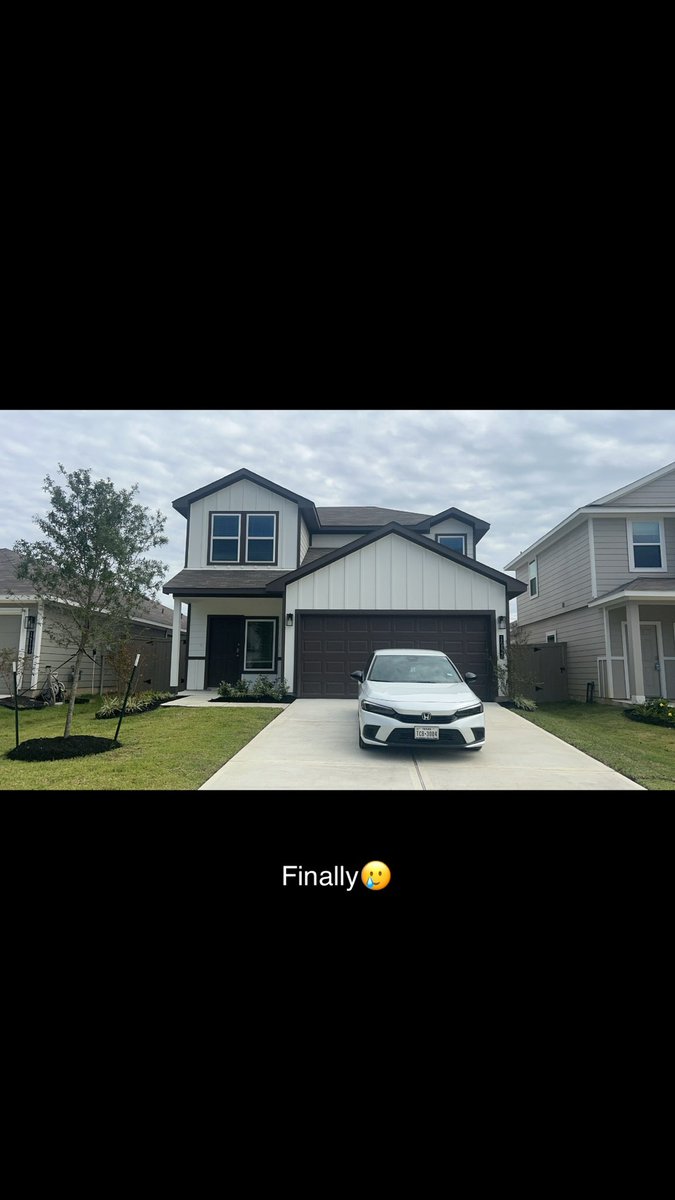 vsantoli01's tweet photo. After a long but efficient journey and blessing along the way, 3 1/2 years ago I graduated and 2 1/2 years ago I moved away from my parents and started from nothing. Finally after 6 months of job searching T-Mobile reaches out to me and after 1.5 years I became a manager https://t.co/IrOdh8EbIP