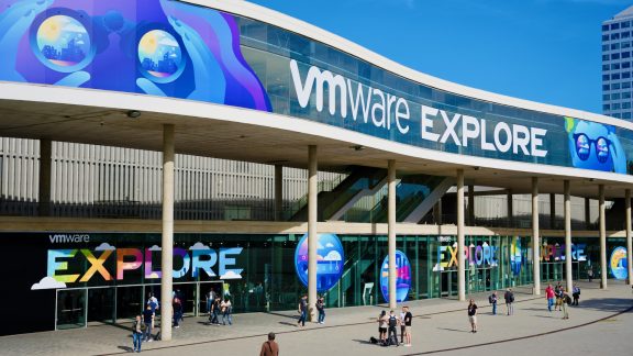 WorkspaceONE's tweet photo. Get an exclusive look at the digital #EmployeeExperience (DEX) sessions at #VMwareExplore Barcelona and uncover why #DEX is the driving force behind:
🟢 Financial gains
🟣 Improved employee satisfaction
🔵 Heightened productivity
https://t.co/b1YHXCSxHv https://t.co/CNzHih4diS