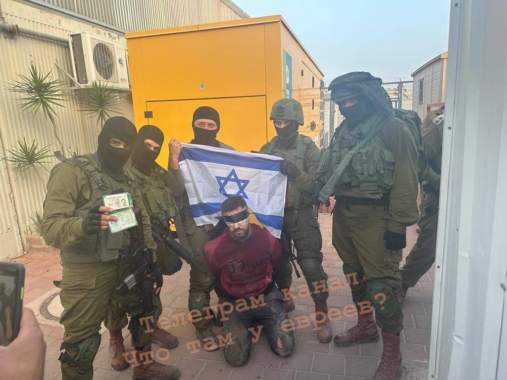 nigroll's tweet photo. Двое арабов, жителей Иудеи и Самарии, очень дерзко, на иврите, ни капли не смущаясь, в прямом эфире своего ТикТок, обещали резать евреев. 

Небезразличные израильтяне сделали свою работу. Сегодня эта двойка была арестована. 

Они все еще не поняли, что как раньше уже не будет. https://t.co/E6WMDc9Drt