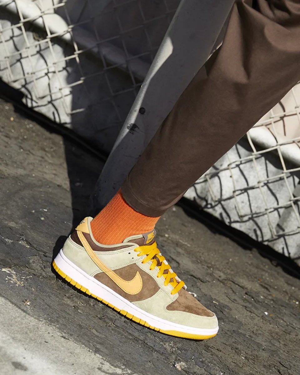 dusty olive dunk low on feet