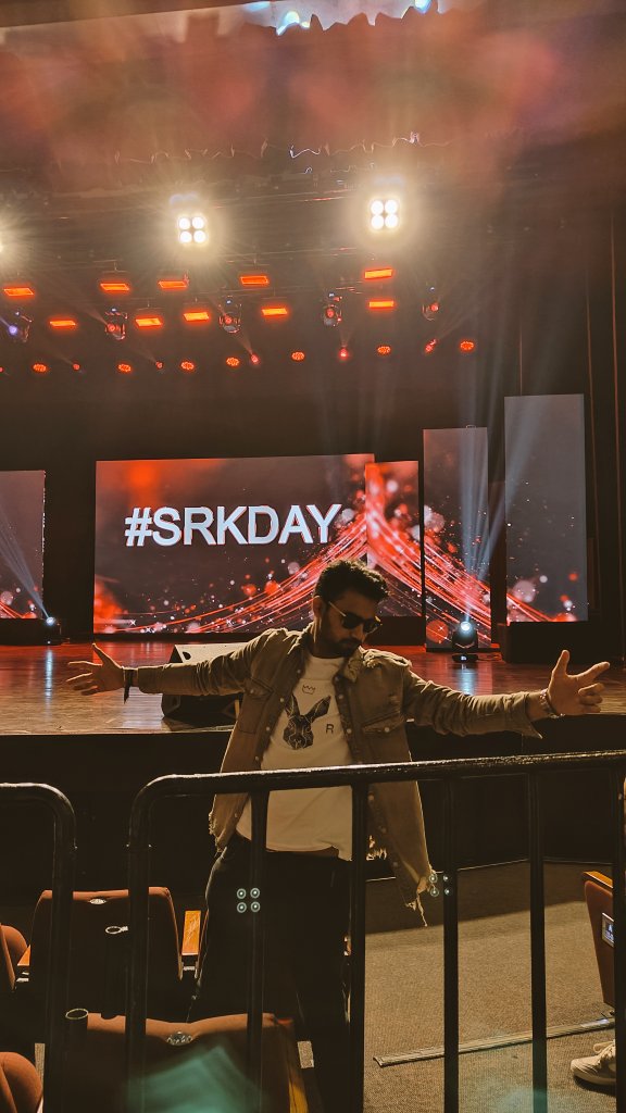 At #SRKDay celebrations @iamsrk
@SRKUniverse 
#HappyBirthdayShahRukhKhan