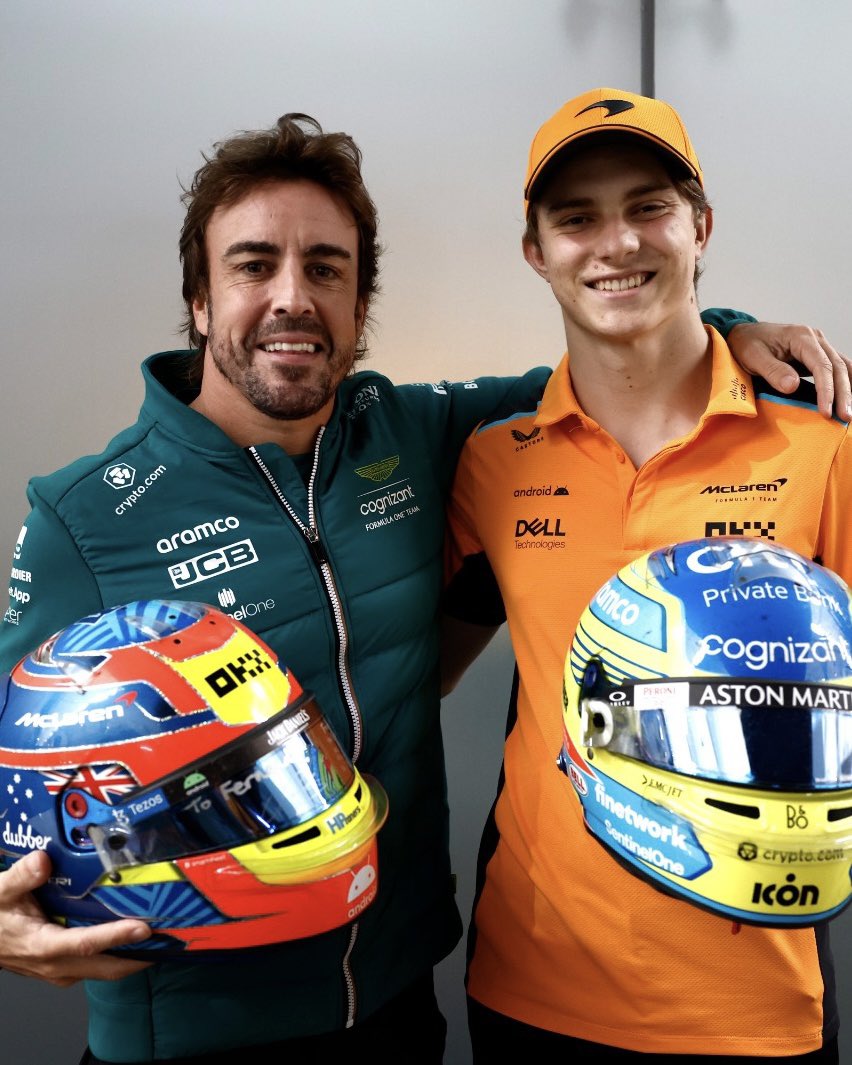 DAZN_ES's tweet photo. 🗣️ "Tenía su kart. Ahora tengo su casco😁"

Piastri es tan fan de Fernando Alonso como lo somos todos 🥰

📷 @OscarPiastri https://t.co/z8aHdgS9ge