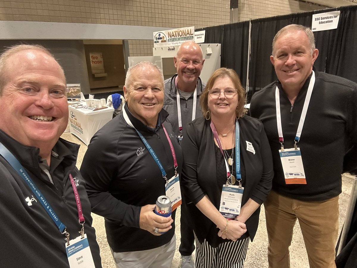 StevePNoble's tweet photo. Enjoying the President’s Reception with the President! Glad to be a part of #MSBA23 with President @RuthAnn816 #dosomethingBIG @MammothBuilt https://t.co/GHzraFDLMZ