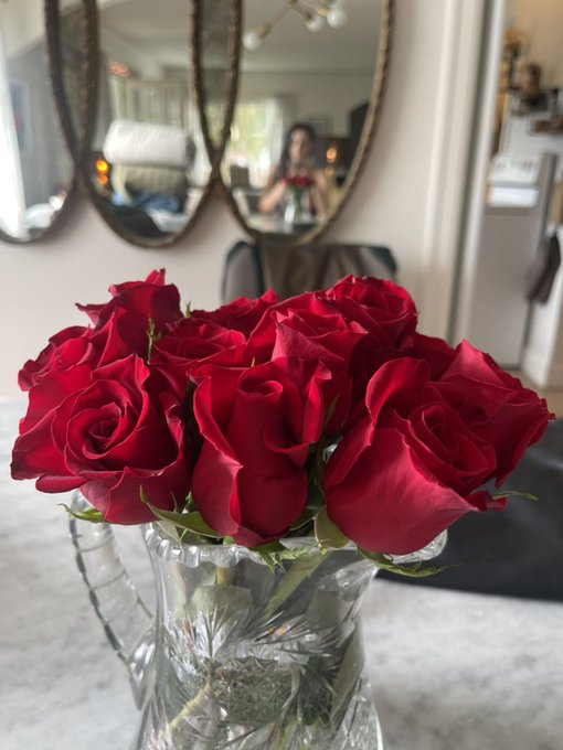 Thank you to today&rsquo;s service submissive. I love the roses and more so, the work you did cleaning both<a href="/tag/realloyalfans"class="tags"><span>#realloyalfans</span></a>