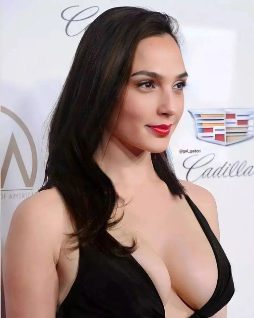 Masquerade2376's tweet photo. Gal Gadot. https://t.co/ec6pJVyyiz