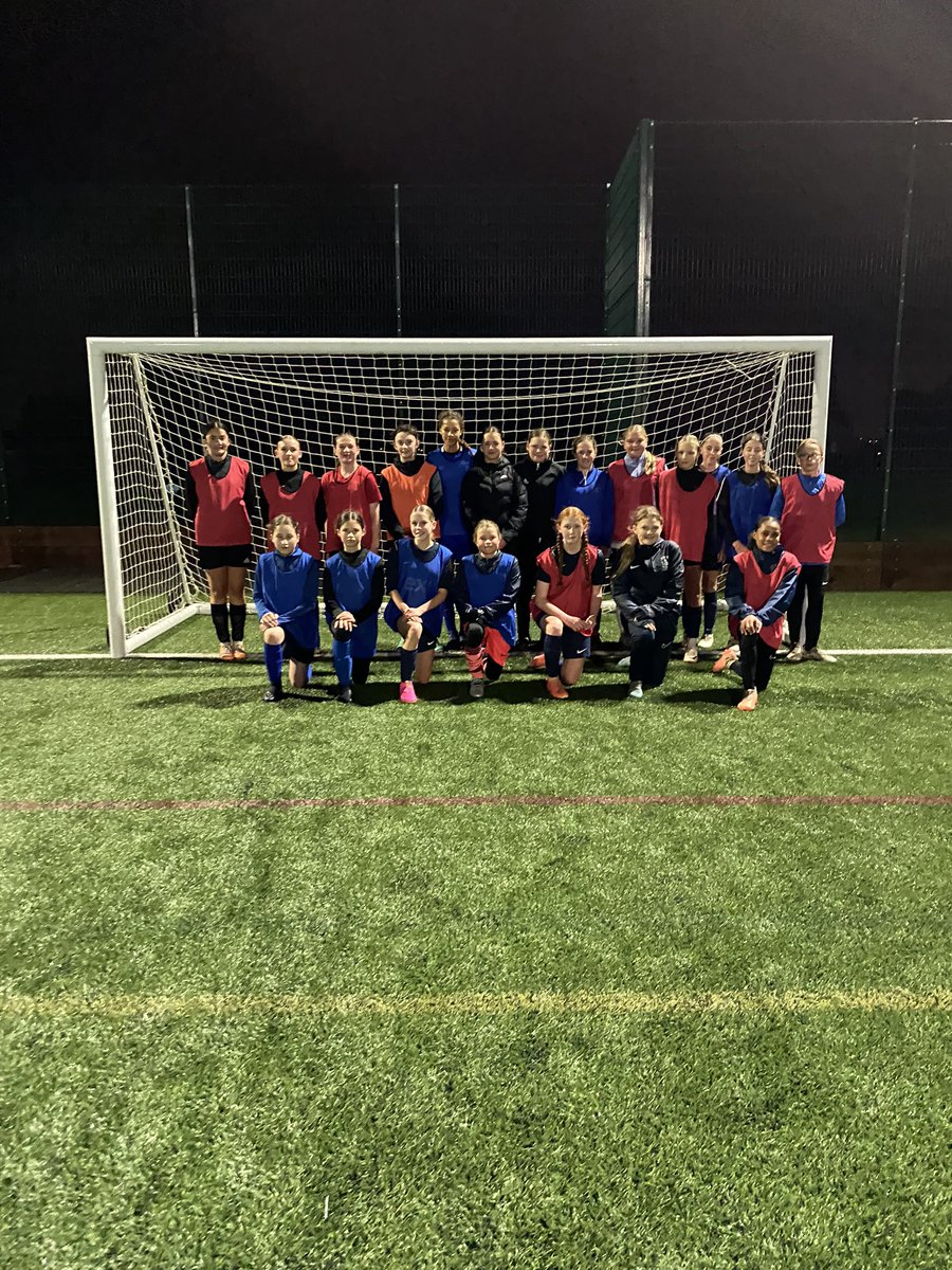 SBitC_CCFC's tweet photo. Girls Football I 

SBitC derby evening!

The U13 GETC utilised their playing principles in a competitive way to challenge the U14 GPDC who progressed well throughout the game.

‼️Spaces available at the Girls PDC‼️

📧ivaylo.dragiev@sbitc.org.uk
☎️02476100525

#MakingADifference https://t.co/SI7uAIUJe2