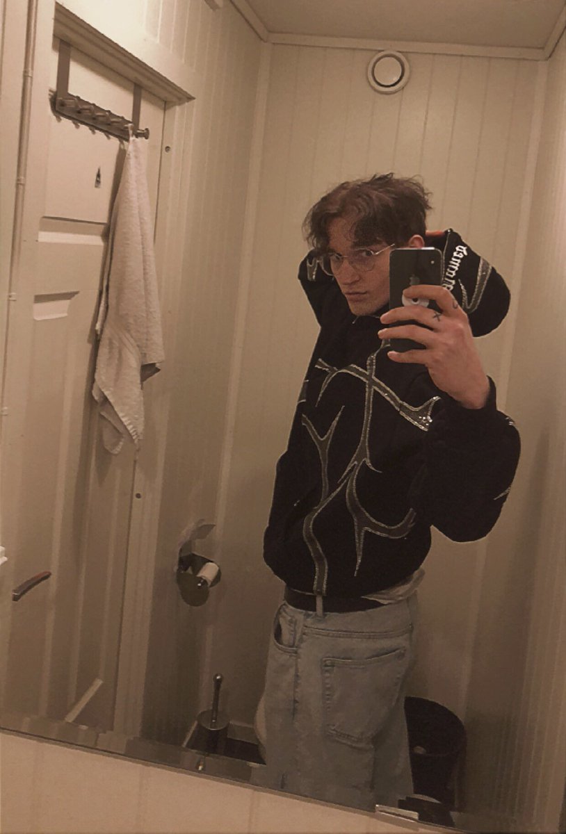 Sak0ner tweet media