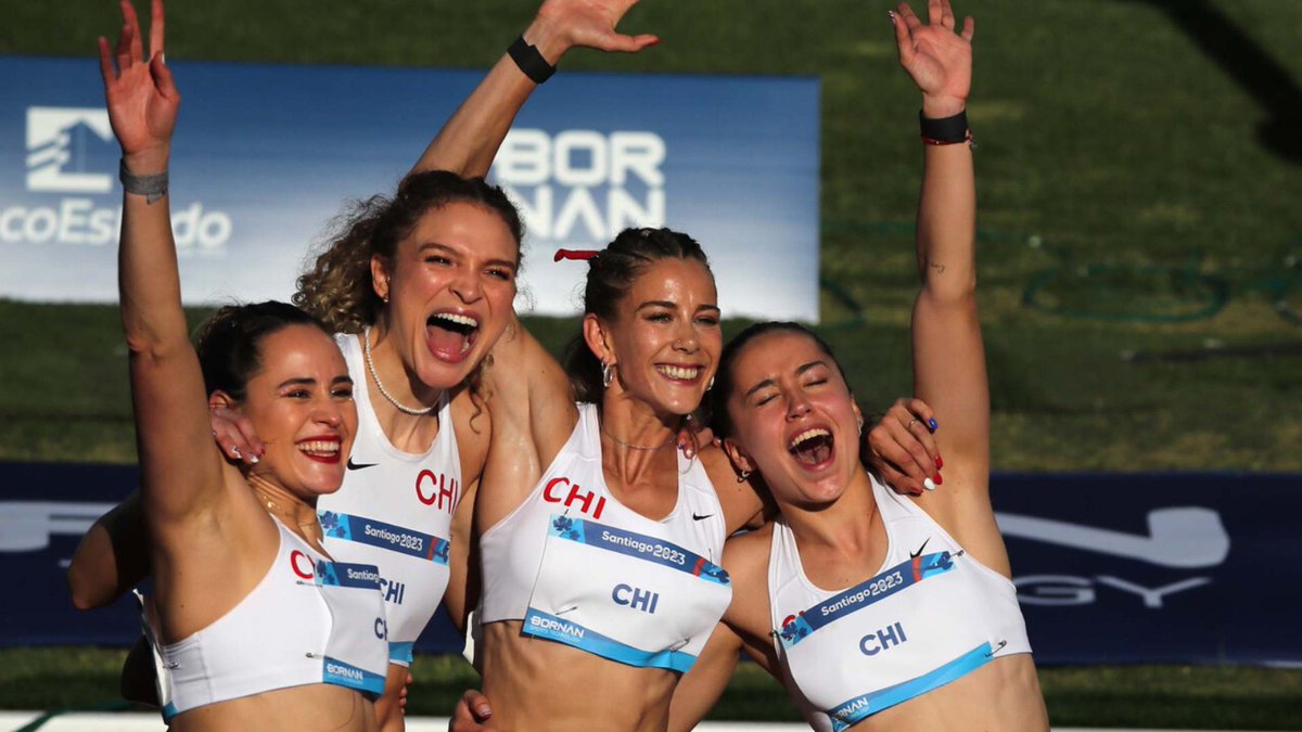 santiago2023's tweet photo. 🇨🇱 Chile clasificó a final de 4x100 femenino con nuevo récord nacional

🏃🏽‍♀️🏃‍♀️🏃‍♀️🏃🏾‍♀️ La cuarteta local remató segunda en su serie de semifinales, con un crono de 44''35, el tercero más veloz de las clasificatorias.

Lee más de las chicas acá 😍 https://t.co/5DF0DCYzlC https://t.co/gsh02vBgEW
