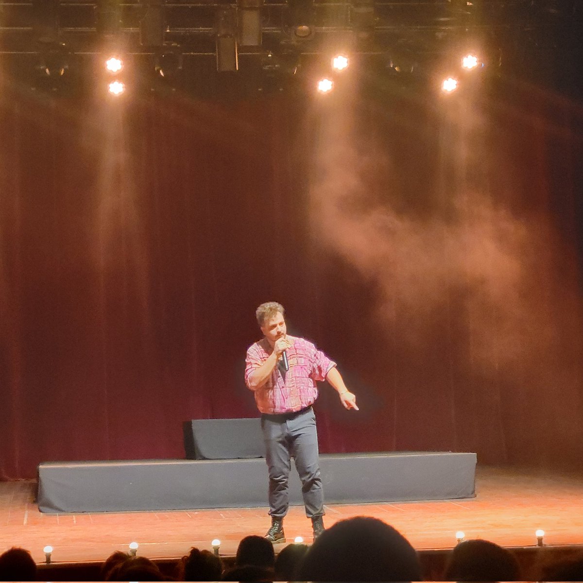 joancamp's tweet photo. Fantàstic l'espectacle d'en @MarcSarrats. Si no teniu entrades ja esteu trigant a anar a comprar-ne. No us n'arrepentireu gens. Feu-me cas! https://t.co/Trhb9jqyYE