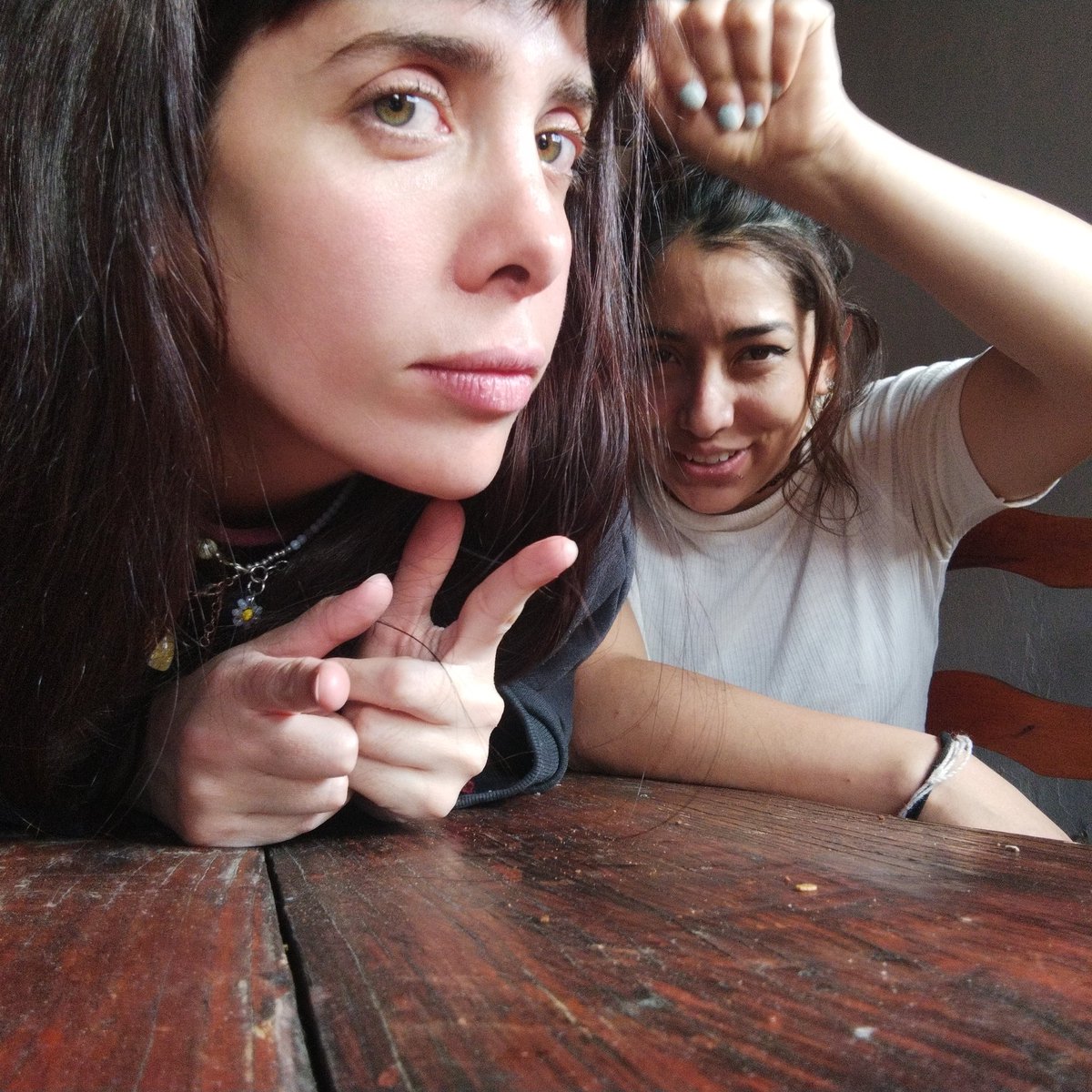 MariaWowi's tweet photo. Con mi rommie tenemos la mejor sesión de fotos del mundo.
Adjunto. https://t.co/upfKpZE5rG