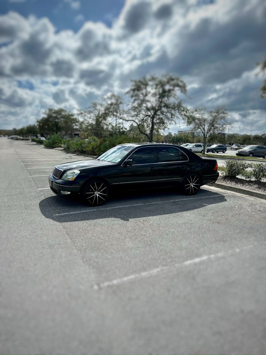 zeampzpvy's tweet photo. The adventure to find a new bucket hat before EPCOT F&amp;W, part 3!

#lexus #LS430 #toyota #celsior #3UZFE #foreign #theforeign #static #LS #V8 #UCF30 #VIP #boat #3UZ #carsofx #bippu #fabulous #fabulousvip #dubai #hat #freehat #buckethat #nike #diamond https://t.co/rlHxR52vxl