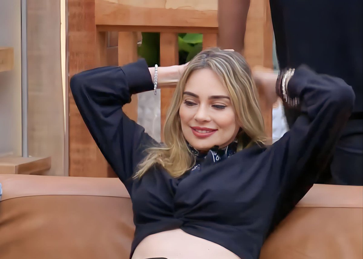 carmen_tgg's tweet photo. Eu tô bem assim sabendo que a Jenny vai sair:
#timejaque #EliminacaoAFazenda #AFazenda https://t.co/rCDDPcSyBV