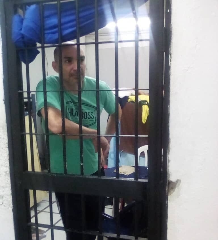 CNEL. Oswaldo García Palomo detenido en DGCIM, aislado por denunciar torturas por parte del director, su esposa se tuvo que ir del país con sus hijos, en virtud de la persecución. Le prohibieron visita a la única persona q lo visitaba durante sus años en prision. 
#NosFaltanMas