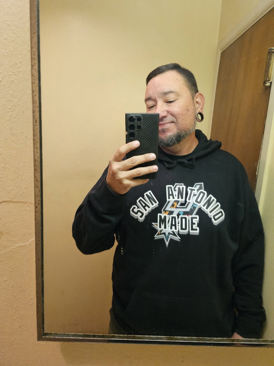 CastroSunsSolar's tweet photo. Get $100 to @BexarApparel Shop when you go solar and install with @CastroSunsSolar. Save on your bills and root for the Spurs - two wins with one installation! #GoSpursGo #SanAntonioSolar #PuroNetwork #LocalSupportLocal https://t.co/O9V7TL3kiJ