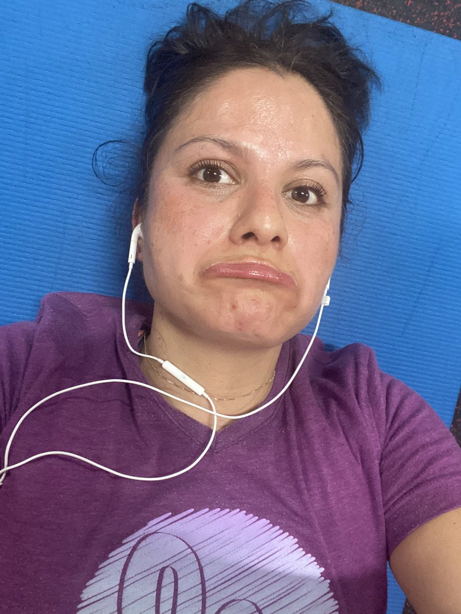 apequeaa's tweet photo. Huele a tortilla quemada en el gym, seré yo? https://t.co/RmZ7m4xtP4