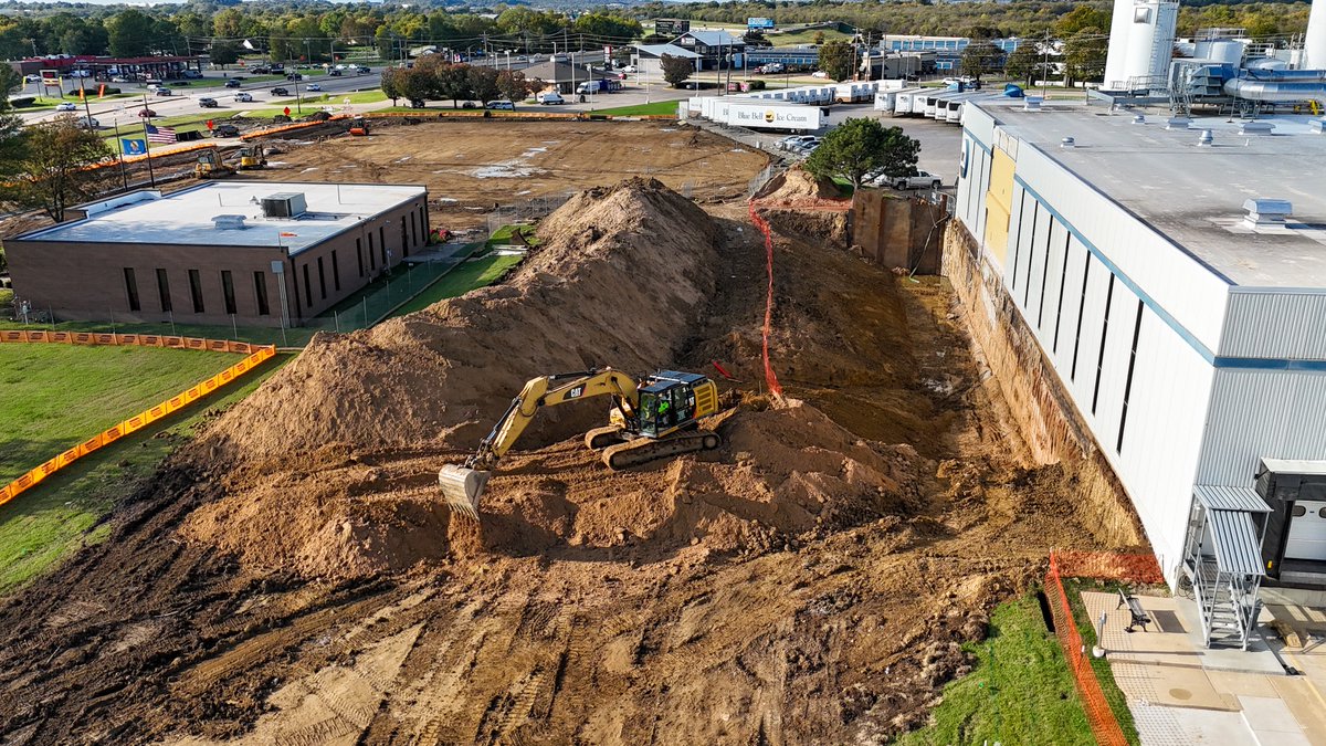 Our work with Blue Bell Ice Cream continues in Broken Arrow, Oklahoma. Part of the project will include an automated storage and retrieval system that will function like a 95-foot vending machine, increasing trucks' storage capacity and efficiency: ow.ly/c0Nn50Q3CJF