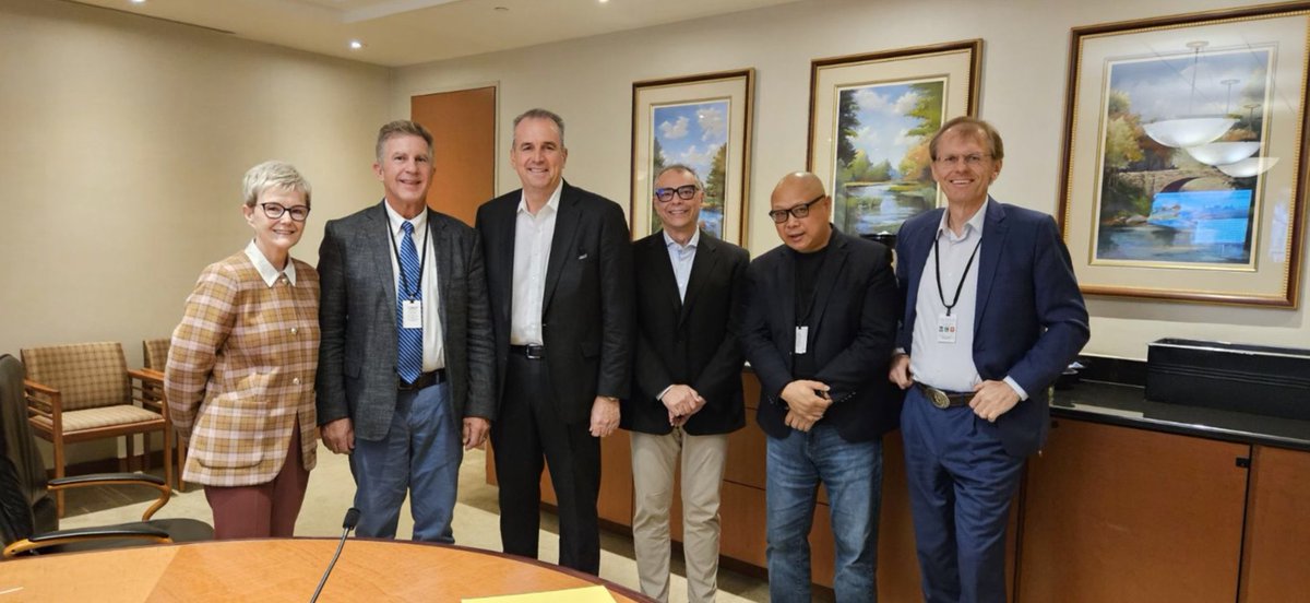 Super productive meeting yesterday discussing what will be radiotherapy’s future headlines with Peter Arduini, Pres./CEO of @GEHealthCare, Catherine Estrampes, Pres./CEO over US/Canada, and Taha Kass-Hout, M.D., along with @SteveJiangPhD and @ArnoldPompos at GE’s Wisconsin HQ's.