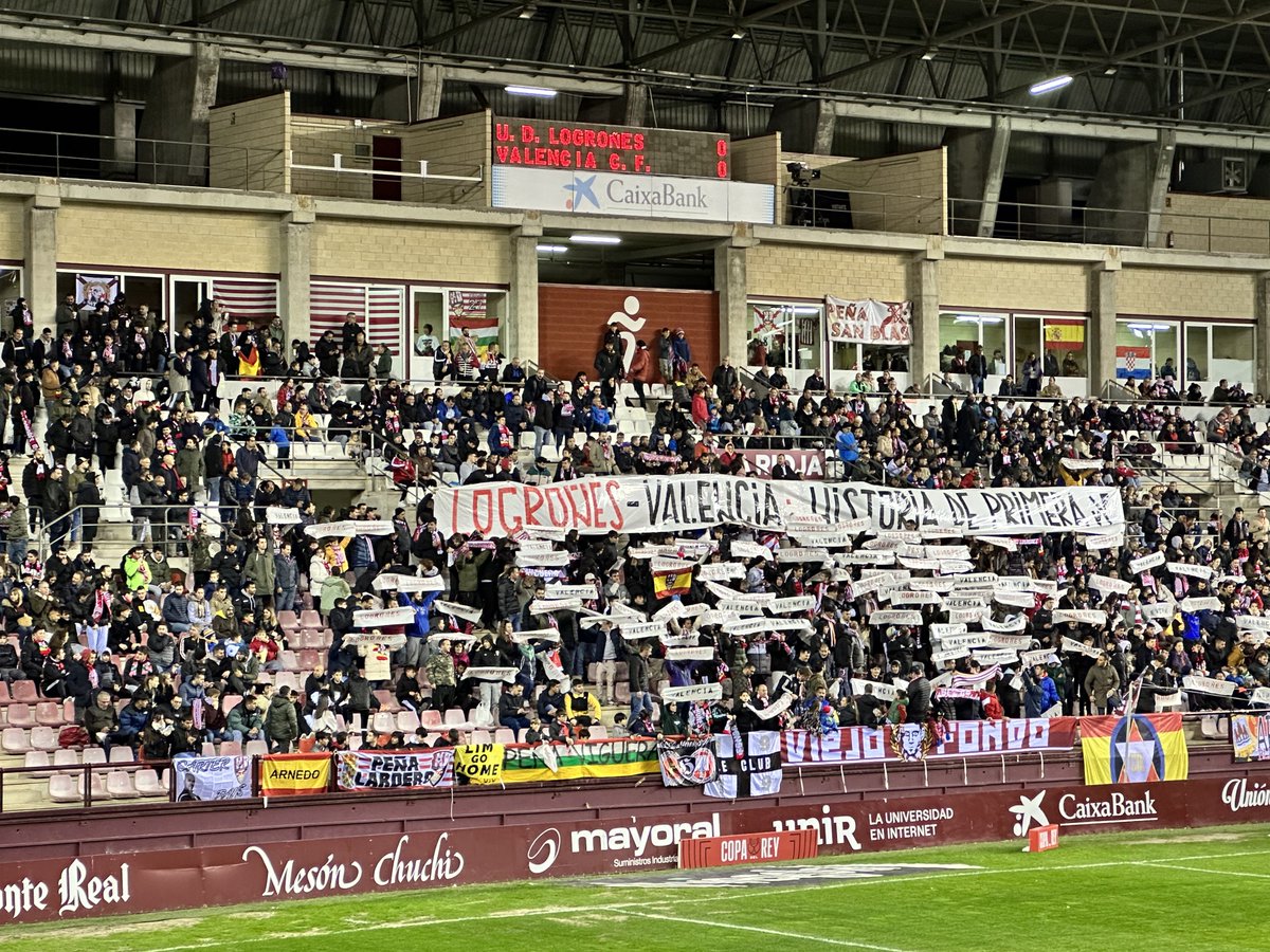 albert_tito5's tweet photo. Mi equipo @UDLogrones hoy ha dado la cara. Se a perdido si, pero me voy orgulloso de mi  club,mis jugadores y mi aficion. EQUIPO REFERENTE DE LA RIOJA Y SEGUIMOS DÉJANOS VER Y DEMOSTRANDO QUIENES SOMOS. 
Lucha y vende @UDLogrones https://t.co/CJPzrFdKbm