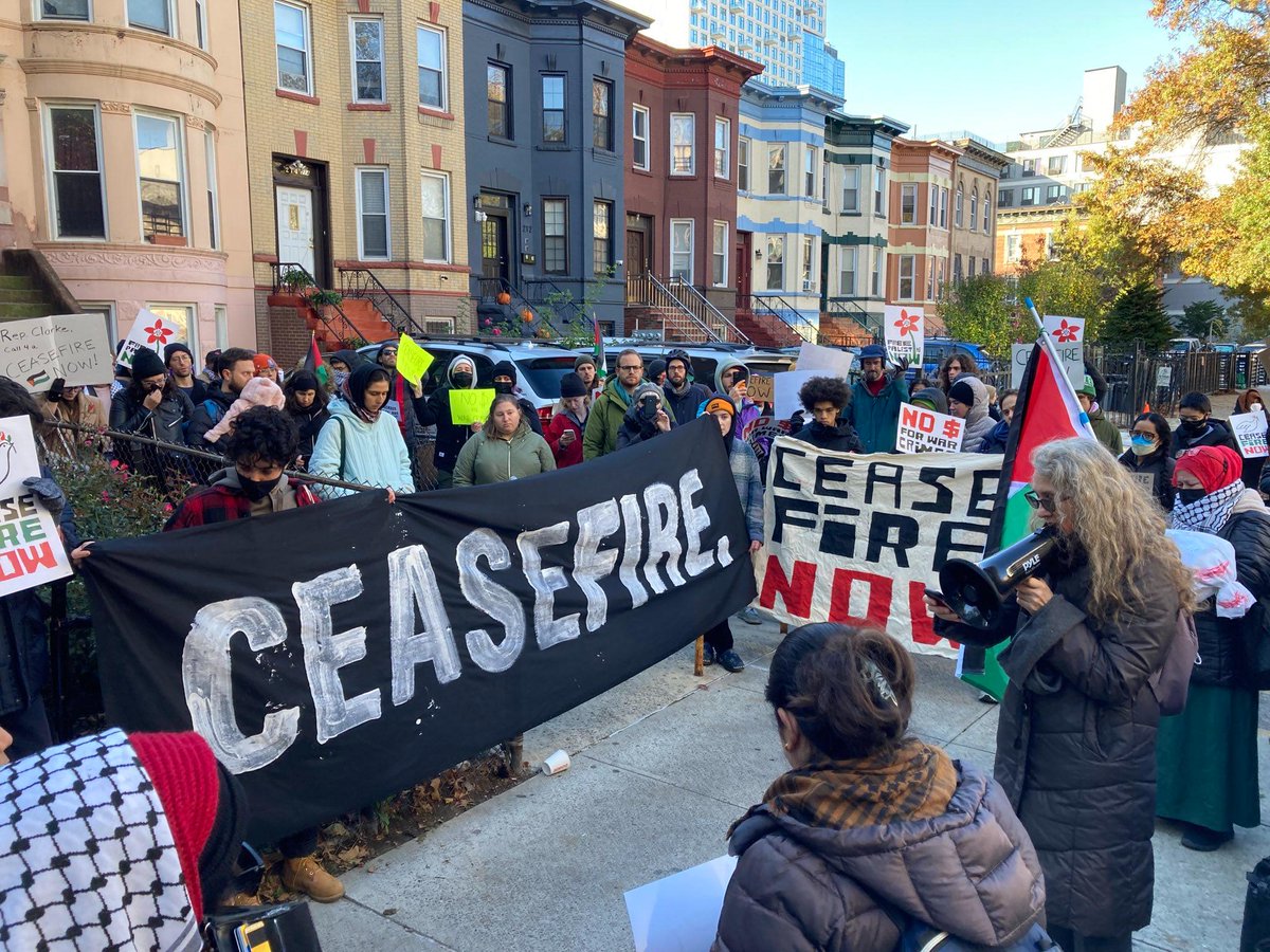 nycDSA's tweet image. Morning: #CeasefireNOW 
Afternoon: #CeasefireNOW
Night: #CeasefireNOW

@RepYvetteClarke, @RepGraceMeng, @RepGregoryMeeks—New Yorkers demand #CeasefireNOW.