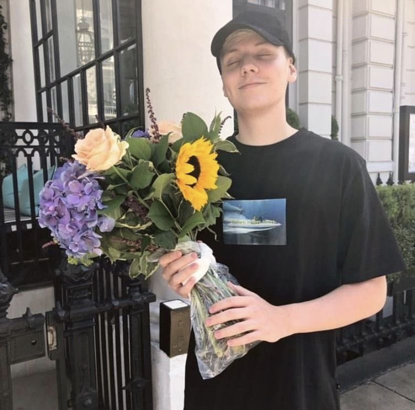 marsmoefoe's tweet photo. #DETRANS hey transphobes, this is my husband, he was born as a girl, but identifies as male now. can you even tell? https://t.co/yYR6FuvNhE