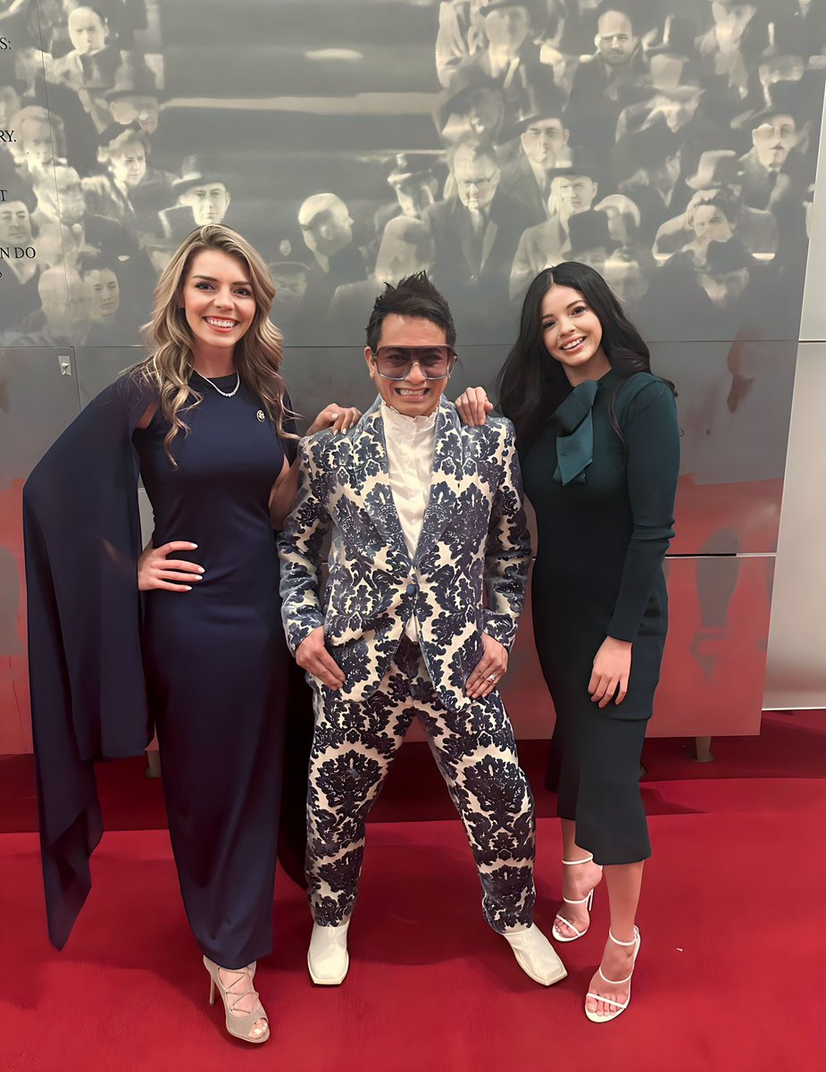 andresoriano's tweet photo. Much Love & Gratitude to @WashingtonDCYRs members and Cultural Director @karlnotturno for hosting a fabulous event and the lovely beautiful ladies @gingergaetz and @talia_hanks xoxo! #dcyrs #thekennedycenter #grounded #opera #blessed #grateful #washingtondc #usa ❤️🇺🇸 https://t.co/7jGdxBAA46