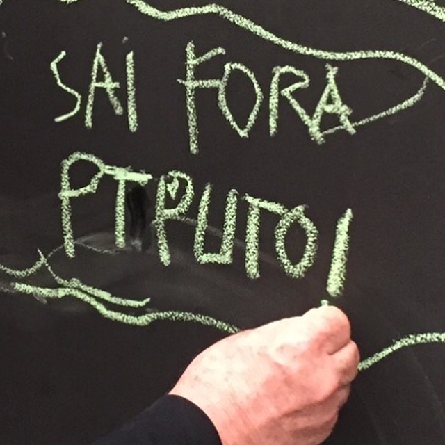 2/11/2015 Depois de amplas pesquisas linguísticas p encontrar 1 sinônimo p a palavra “petralha”,finalmente cheguei a uma decisão de consenso:ptPUTO No plural,ptPUTOS.Espero q o qualificativo seja aceito incondicionalmente,afim de consagrar esse termo,tão definidor e definitivo.