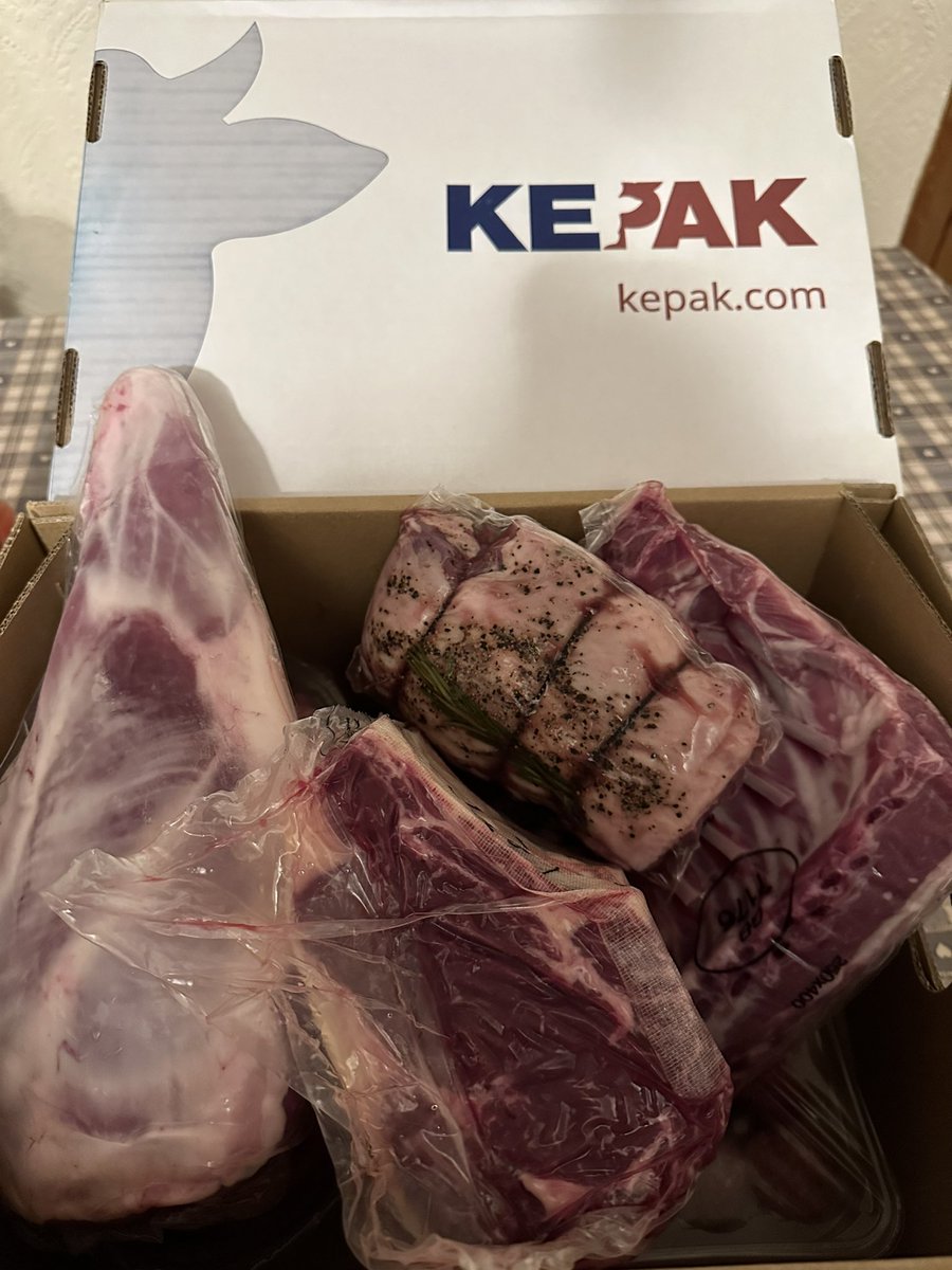 BeebeeBolton's tweet image. Thank you @KepakGroup. A great evening, great speakers and a nice surprise for us to win the hamper after getting the lamb grading right tonight.  #britishlambpoducer #redmeat #meatbox